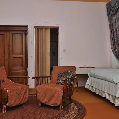 Zamecky Dvur * Rudník